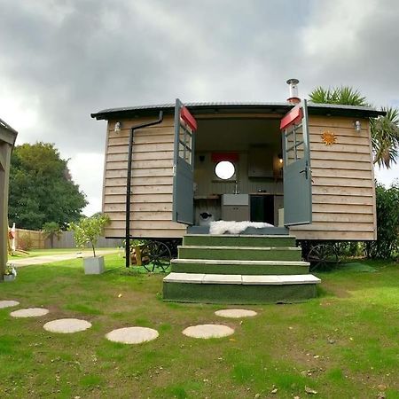 Romantic Retreat - Luxury Shepherds Hut + Hot Tub! Camborne Εξωτερικό φωτογραφία