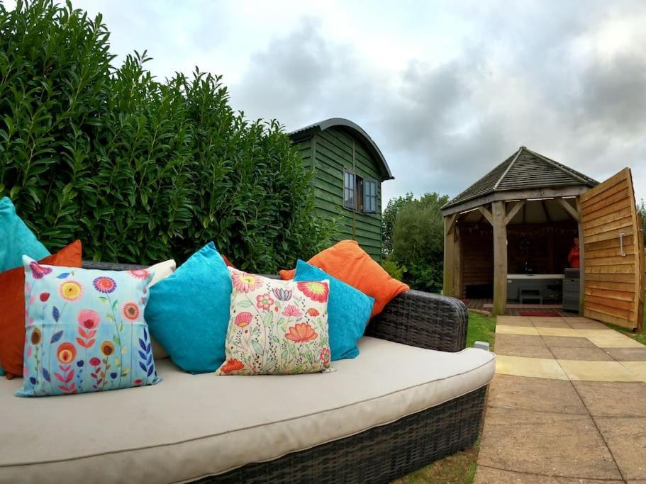 Romantic Retreat - Luxury Shepherds Hut + Hot Tub! Camborne Εξωτερικό φωτογραφία