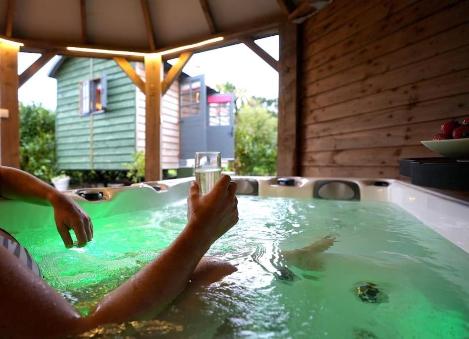 Romantic Retreat - Luxury Shepherds Hut + Hot Tub! Camborne Εξωτερικό φωτογραφία