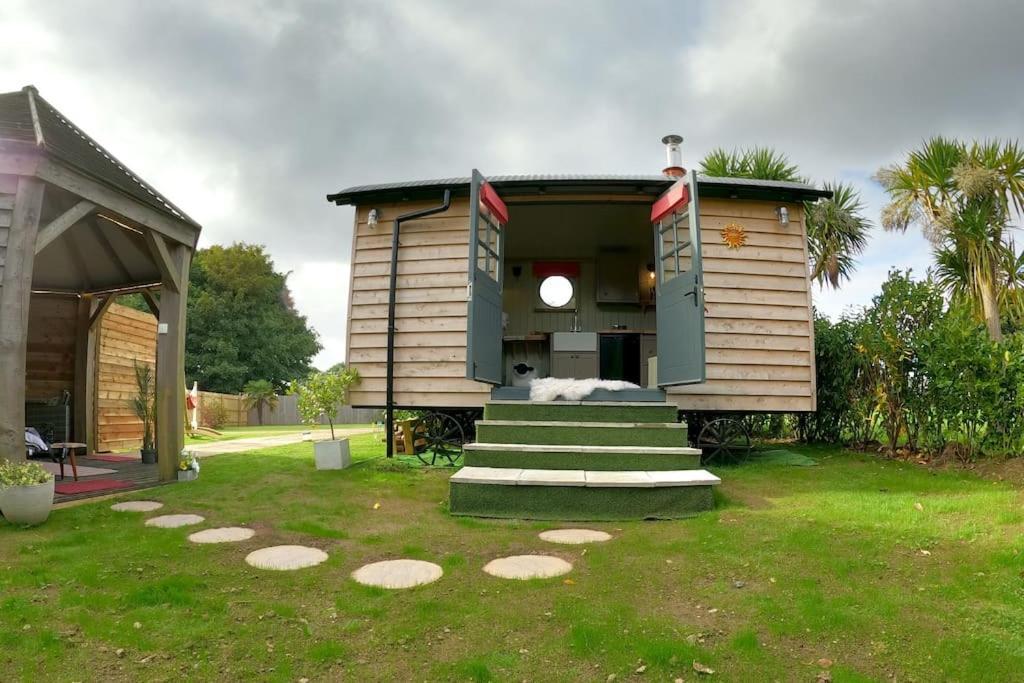 Romantic Retreat - Luxury Shepherds Hut + Hot Tub! Camborne Εξωτερικό φωτογραφία