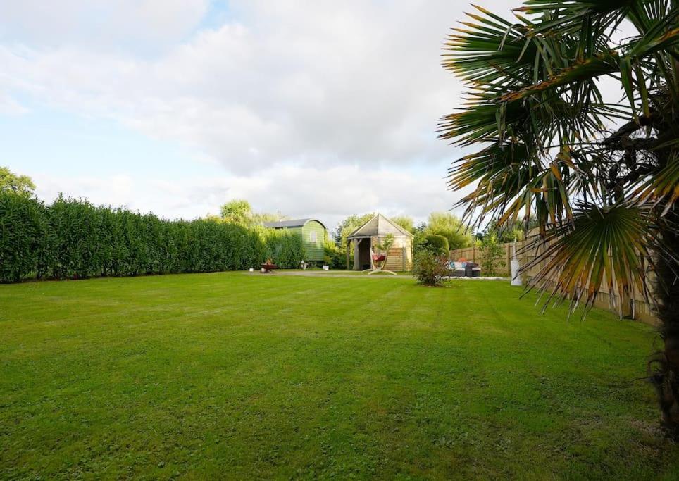Romantic Retreat - Luxury Shepherds Hut + Hot Tub! Camborne Εξωτερικό φωτογραφία