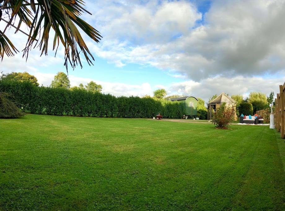 Romantic Retreat - Luxury Shepherds Hut + Hot Tub! Camborne Εξωτερικό φωτογραφία