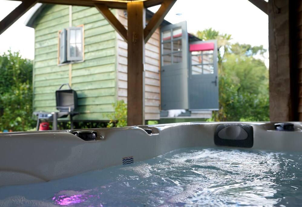 Romantic Retreat - Luxury Shepherds Hut + Hot Tub! Camborne Εξωτερικό φωτογραφία