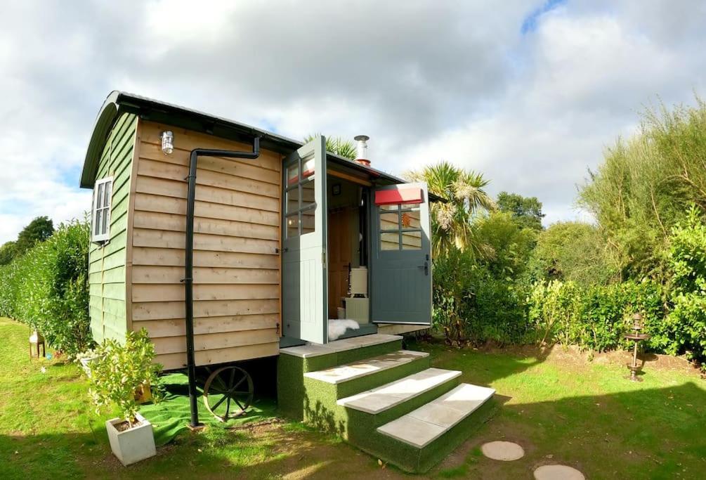 Romantic Retreat - Luxury Shepherds Hut + Hot Tub! Camborne Εξωτερικό φωτογραφία